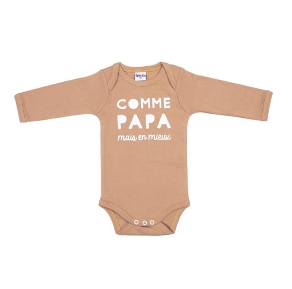 Body à message "Comme papa mais en mieux" couleur camel, vendu par Rêves de fil.